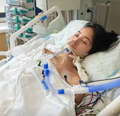 25岁美女网红突然因病离世,生前靠摆摊赚钱,留下一个年幼的儿子