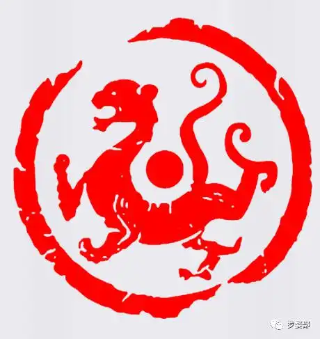 2020年夏季回头率爆表的一件彝族图腾文化衫