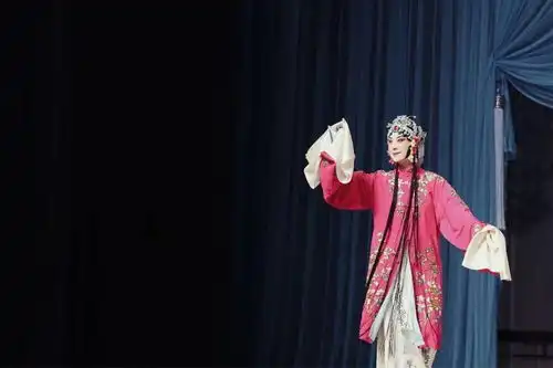 寒冬心热劝善戏,圆满成功锁麟囊
