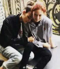 老佛爷超会补刀最美蕾丝一分手就爆光合拍亲密照