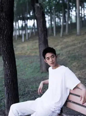 剧版七月与安生拍摄中,沈月陈都灵上演闺蜜情,男主是帅气的他