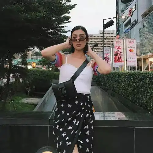 这位泰国的九头身麻豆硬汉式的穿衣风格,才是这个夏天最流行的显瘦显高穿搭法