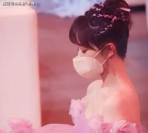侯佩岑翻车杨紫大变样金莎被骂靳东油腻