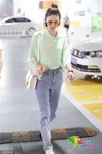 王丽坤手拿纳凉神器身穿绿色衬衫变元气少女