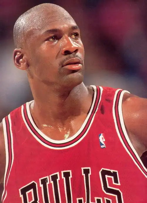 nba旧将乔丹历史第一人詹姆斯非常高效而科比有时出手糟糕