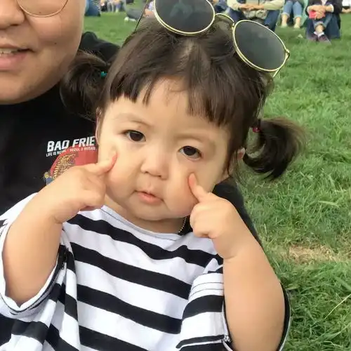 她长了一张屁股脸,拍照却萌哭百万人韩国小萝莉让你看完又想生女儿了