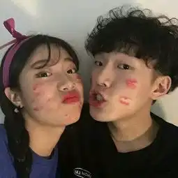 满面唇印非主流情侣头像qq头像扣扣居