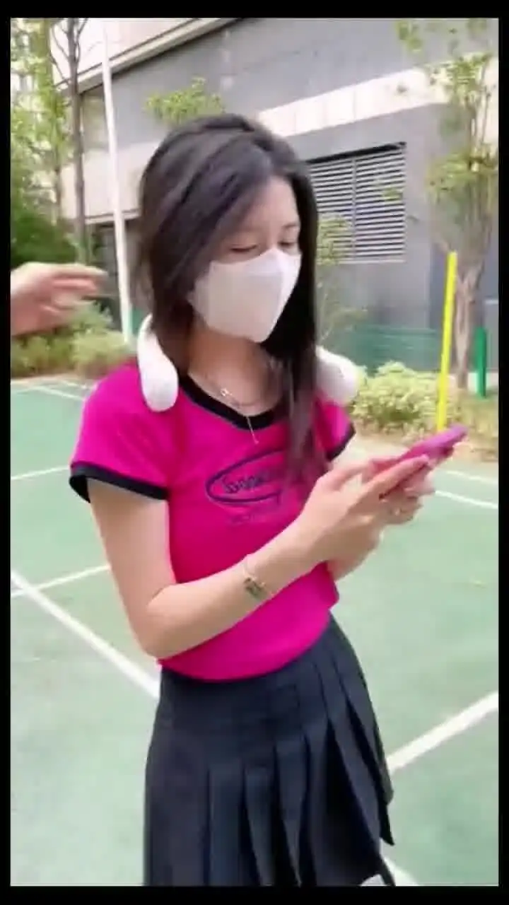 夏天太热,做饭太热,出门太热,来试试这个挂脖风扇吧,三挡调节,无叶静音