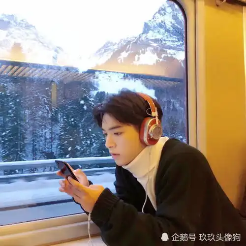 qq上,男生若给你发这3条消息,多半是发疯般在想你
