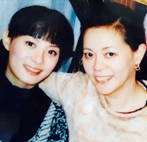 12岁父母离婚,孙俪对父亲记恨多年,出名后却在天桥与父亲相遇
