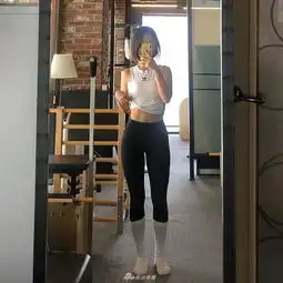 普拉提健身美女身材婀娜跟火辣小姐姐一起练