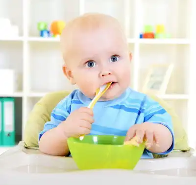 哪个时间段给宝宝添加辅食如何添加辅食呢