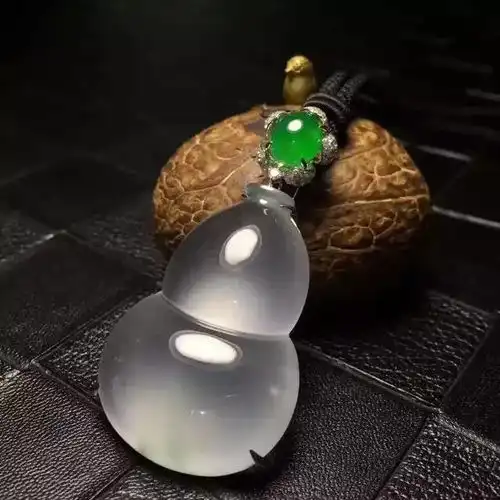 黄翡翠招财之道真相揭示与寓意解析