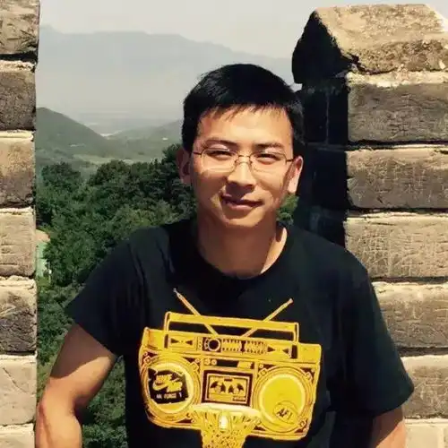 放弃百万年薪,放牛娃傅治纲仅凭一杯酒,2年玩出5个亿