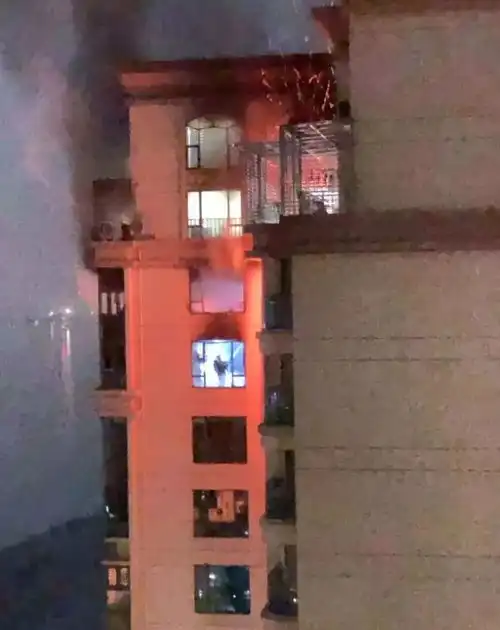 火焰蓝消防救援痛心凌晨一高层住宅小区起火,已致6人死亡近期家庭防火特别要注意
