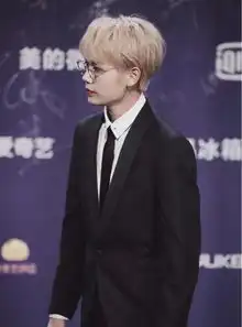 ninepercent齐走红毯,金发的林彦俊真抢眼,蔡徐坤单手插兜好苏