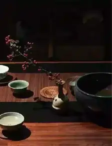 一间小茶室,不大,却质朴