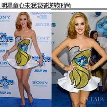 杨幂兔子装遮孕相童心未泯逆时尚