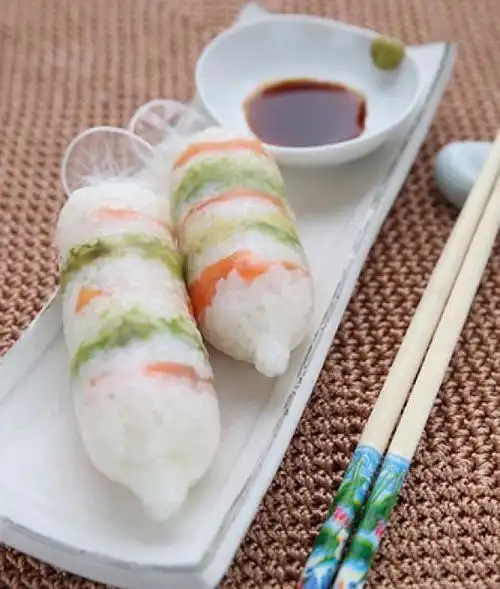 菜里吃出虫子,餐厅却又给我端来2盘昆虫逼我吃下