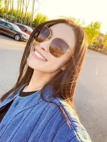 刘亦菲糊照依然抢热门,所以仙女都是不换发型的吗