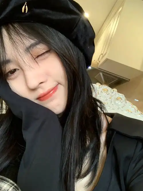 四千年美女鞠婧祎歪头wink变甜酷少女