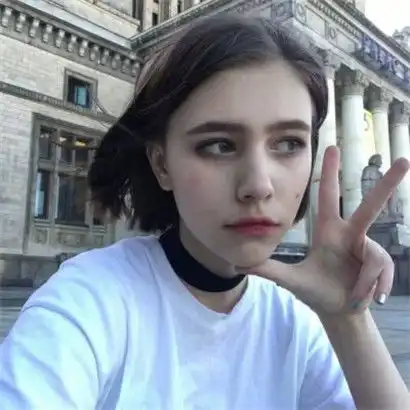 好看欧美女生头像,冷酷的眼神太有气质了