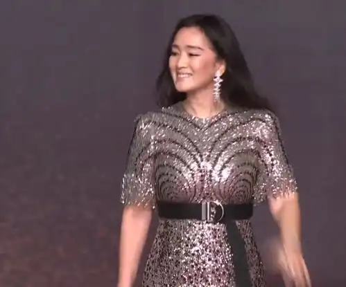 金马红毯未修图,巩俐胖了,刘嘉玲的腮红成亮点