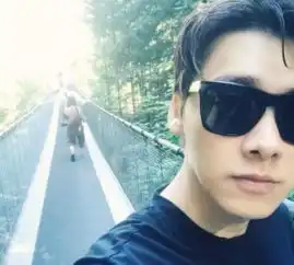 李易峰发博为爸爸庆生粉丝齐为公公贺寿