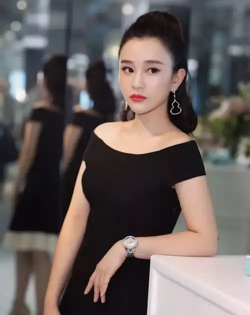 不多,吴秀波也就给木木花了一千万吧