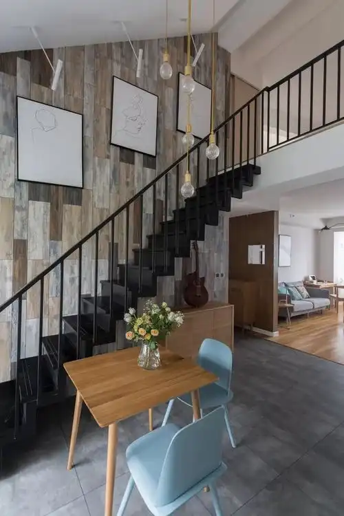 130㎡简约小复式,全屋木地板简约家具,实用温馨好舒适