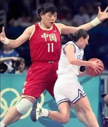 12岁女生或成女篮希望,身高直逼姚明,高出双塔一个头
