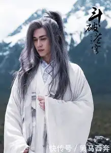 父亲死后才知道自己是富二代,背景甩王思聪10条街,比王思聪帅