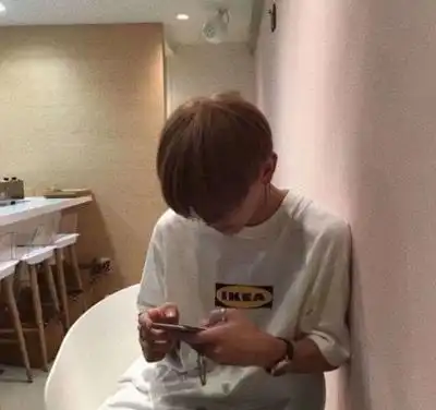 030男生头像,凛冬已至,做一个害羞男孩