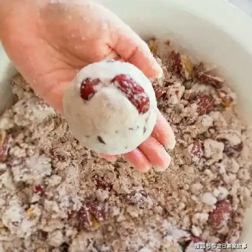 在家这样制作红豆糕,做法简单,营养美味
