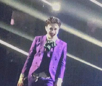 薛之谦的小丑妆真不错,但依旧有网友吐槽不好看,因为李雨桐