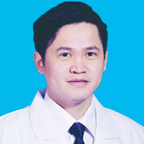优秀医师谭智身着白衣,心有锦缎,做病患心中最温暖的那道光