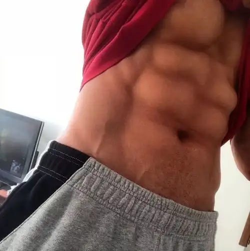 女生是怎样看待腹肌男的回答太污了......