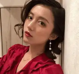三个军艺美女一个与吐槽大会有关,一个演员,一个当了网红