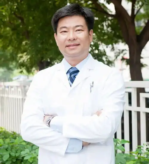 皮肤长了白斑就是白癜风专业回答在这里