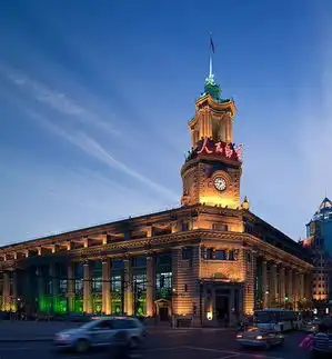 穿梭在新旧交替之间搭乘地铁闯大上海