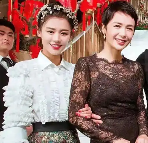 回顾生三个女儿,二女儿最漂亮,小女儿的婚姻让她操碎心