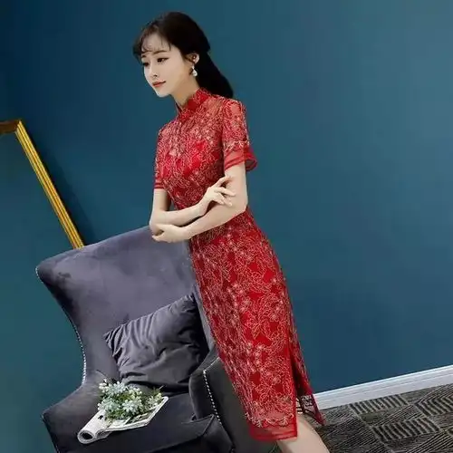 冷艳高贵女王范儿,复古改良旗袍带给你
