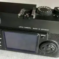leicam8,black,wbox,leatherstrap