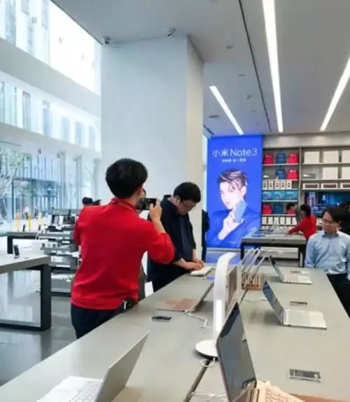 ios11.2新增酷炫壁纸,地铁支持刷脸进站