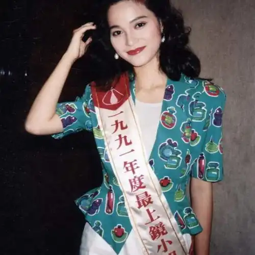 吴京的逆袭,曾因穷被两位美人嫌弃,邂逅谢楠后这就收获神仙爱情