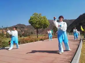 云龙太极图里200人齐练太极,风生水起,气韵非凡