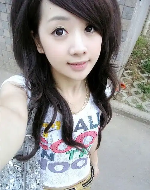 十年前火爆网络的程琳,被骂到退圈嫁给普通人,如今离异重回网络