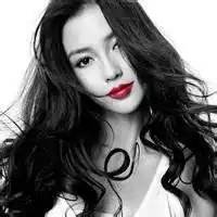 个性抽烟大图红唇性感女微信头像图片大全