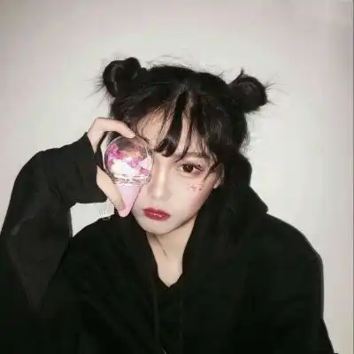可啊扎辫子小女生头像
