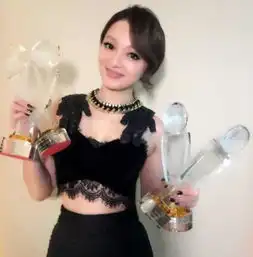 35岁的张韶涵身家上亿,坐拥私人小岛,可一路的艰辛有谁知